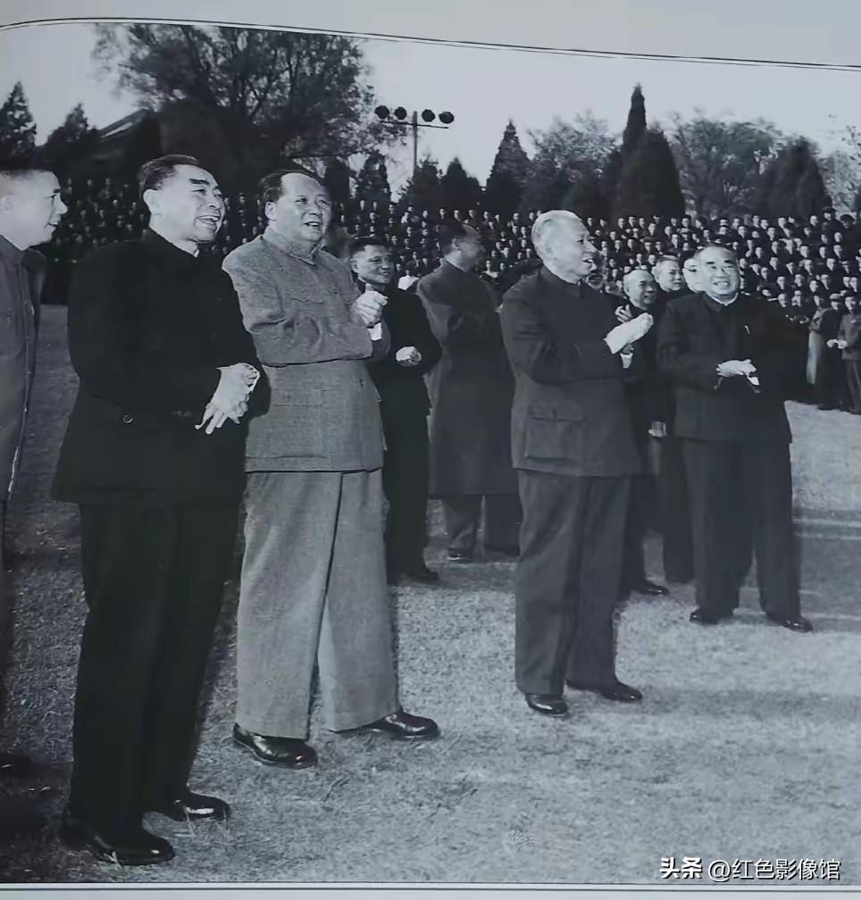 1960年中南海，毛泽东、周恩来、刘少奇、朱德等国家领导人，开国领袖一同接见外宾