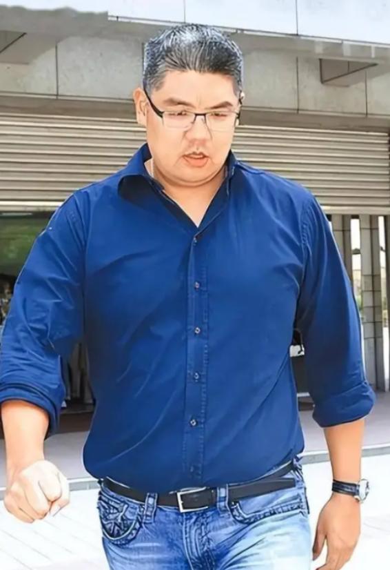 “亲美友日和中”这是多么刺耳的六个字啊！果然，铁骨铮铮连胜文，在听到这六个字之后