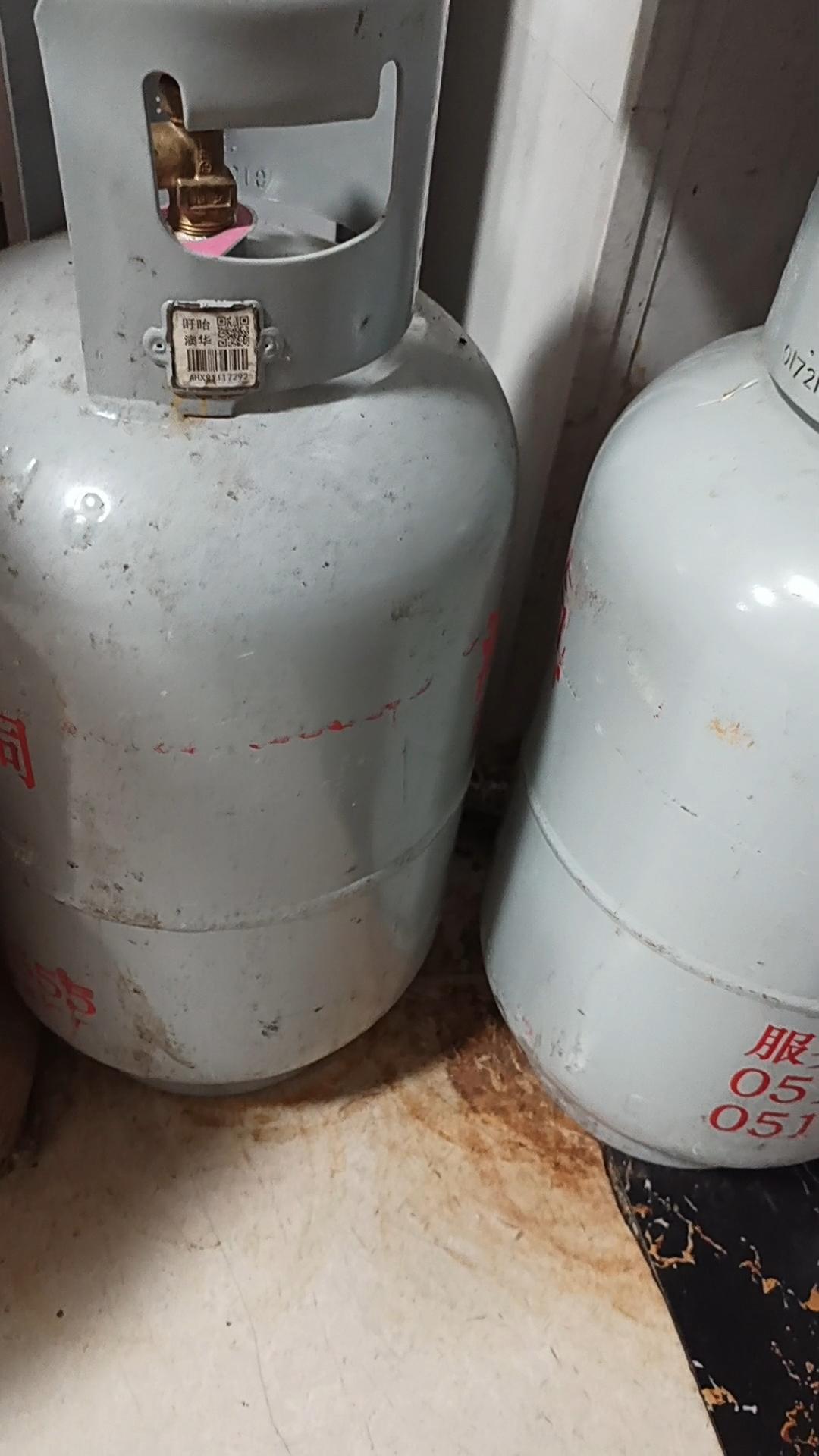 难道没人管管吗？液化气说涨价就涨价。今天送了一罐气过来，跟我说涨了5块钱，150