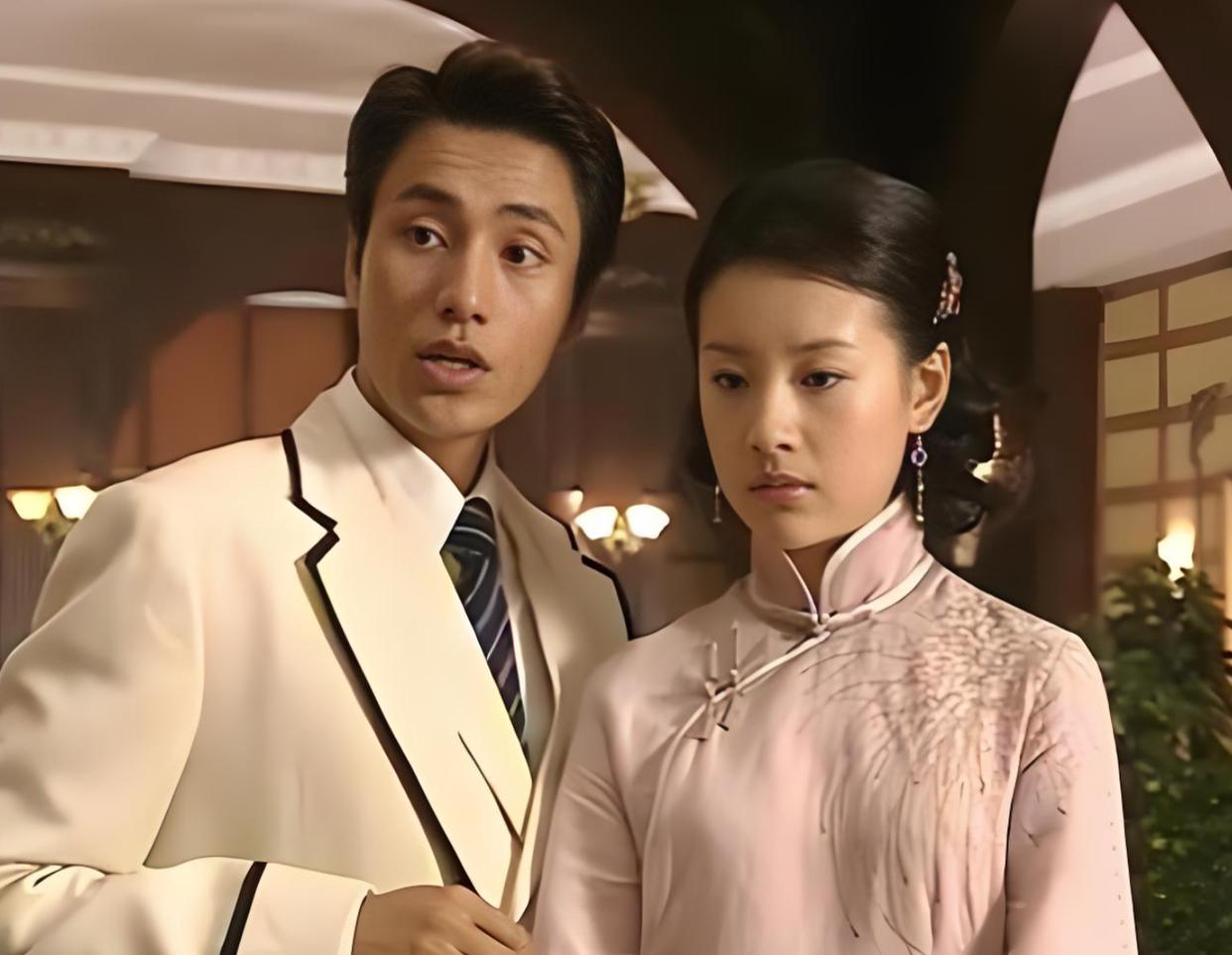 一部《金粉世家》，足够暴露年龄。

2003年播出，陈坤、董洁主演，还有14岁的