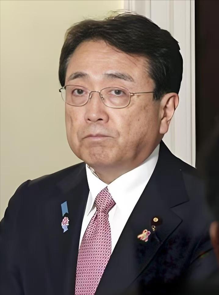 日本这回真急了！

3月13日，日本经济产业大臣赤泽亮正突然表态，说私营企业正在