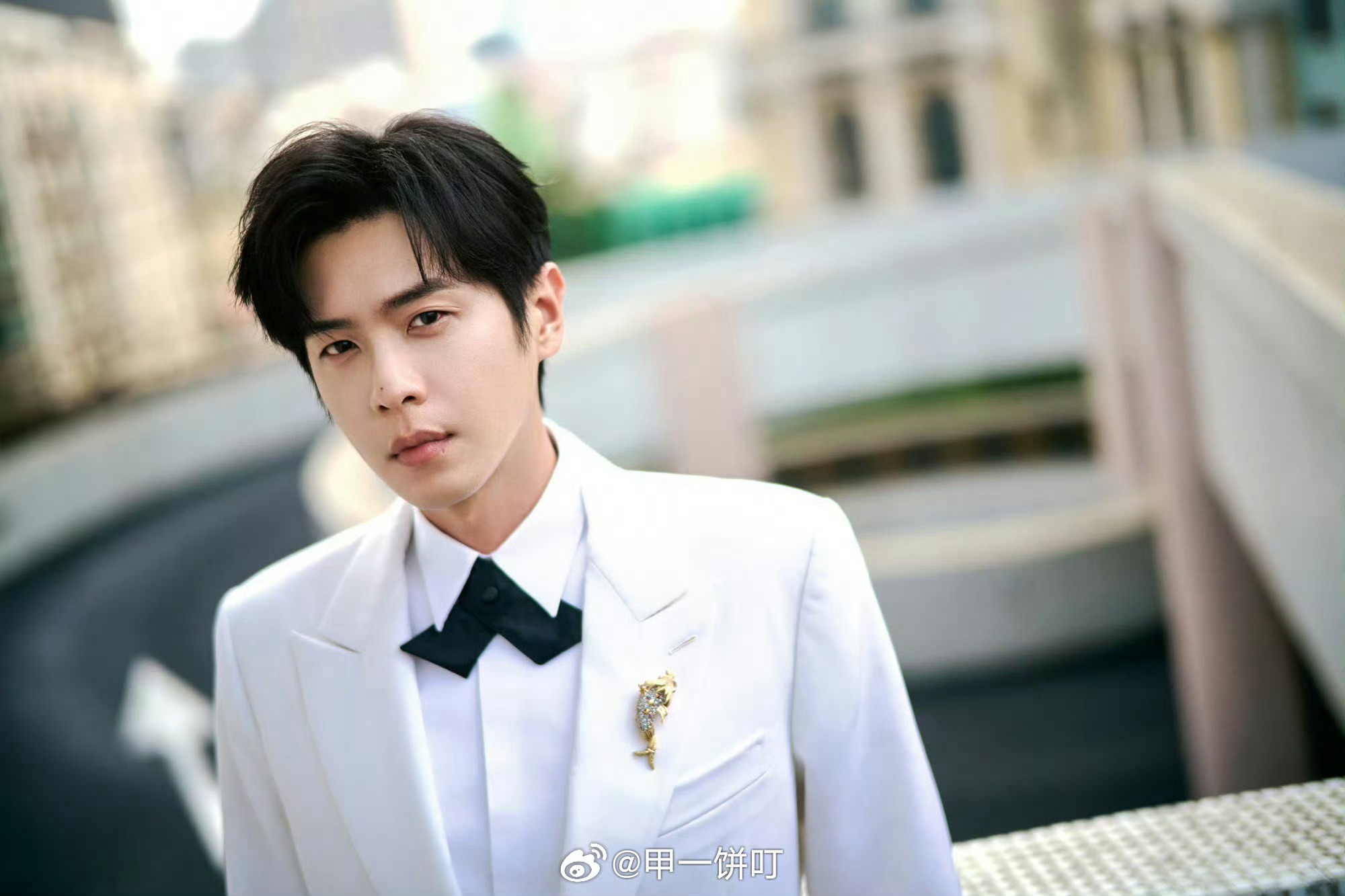 正午阳光出品《重庆号》主演：张若昀、胡先煦总导演：孔笙导演：孙墨龙、史成业 以1