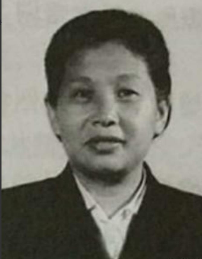 1939年一天的夜晚，女战士徐敏正要去如厕，突然被一壮汉从背后抱到了床榻上，对方