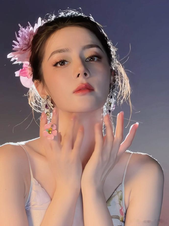 迪丽热巴小花仙造型美成啥了迪丽热巴好权威的花仙  簪花盘发一出来我就懂了，迪丽热