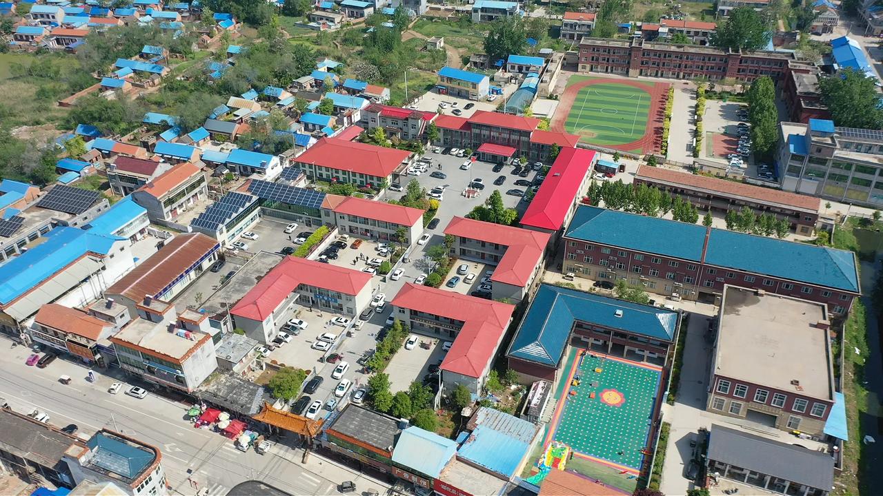 曹县魏湾镇人民政府航拍

旁边是魏湾镇中心小学和幼儿园