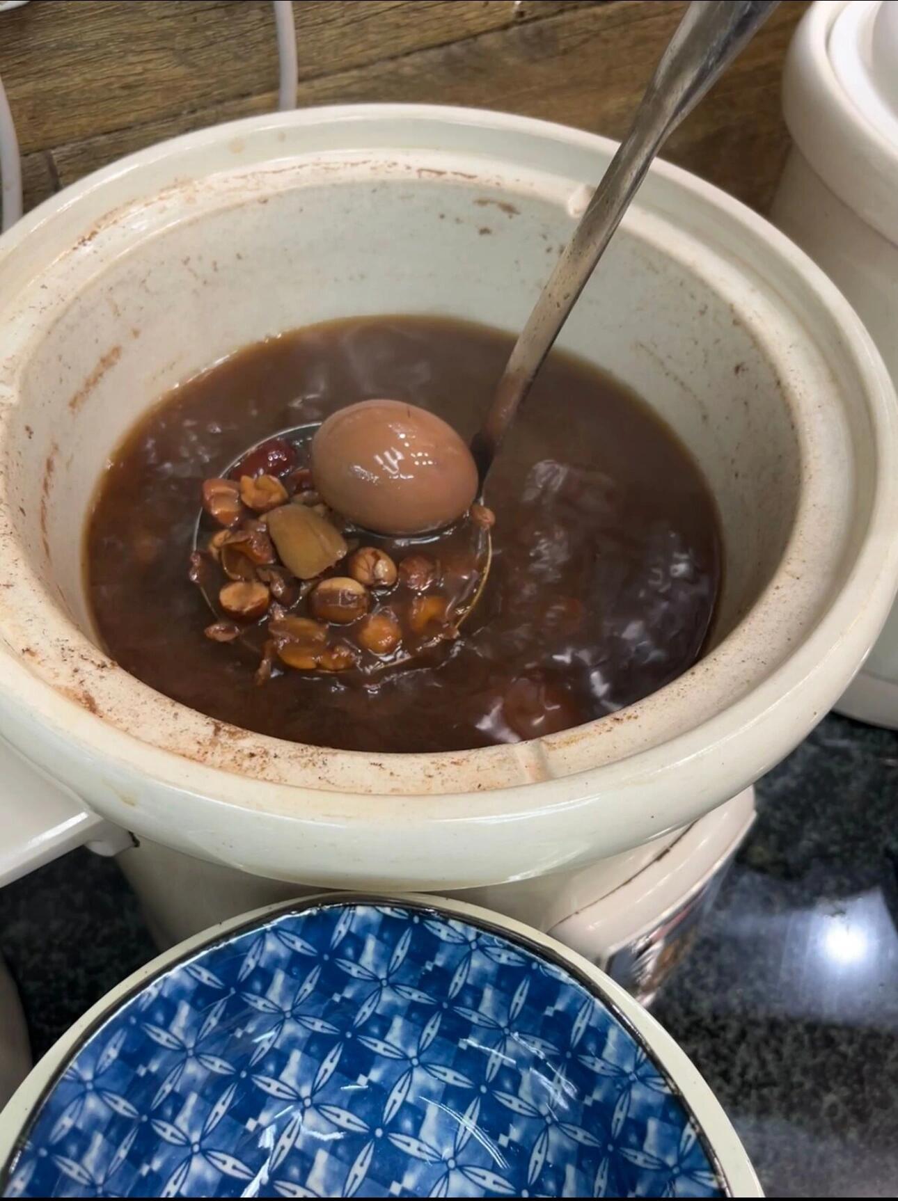 谁说凉茶不好喝？跟着澳门本地人才知道它的魅力所在！前段时间去澳门旅游那个时候天气