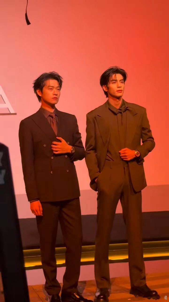 宋威龙魏大勋同框合照 宋威龙、魏大勋同框合照🈶，俩个大帅哥！ 