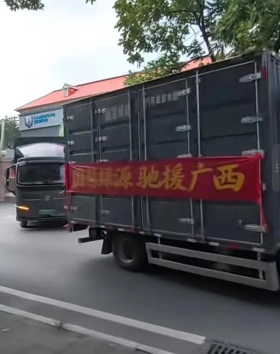 “我们捐钱买的物资，咋就成了你们的？”一男子等308名网友，众筹16万多元，采购