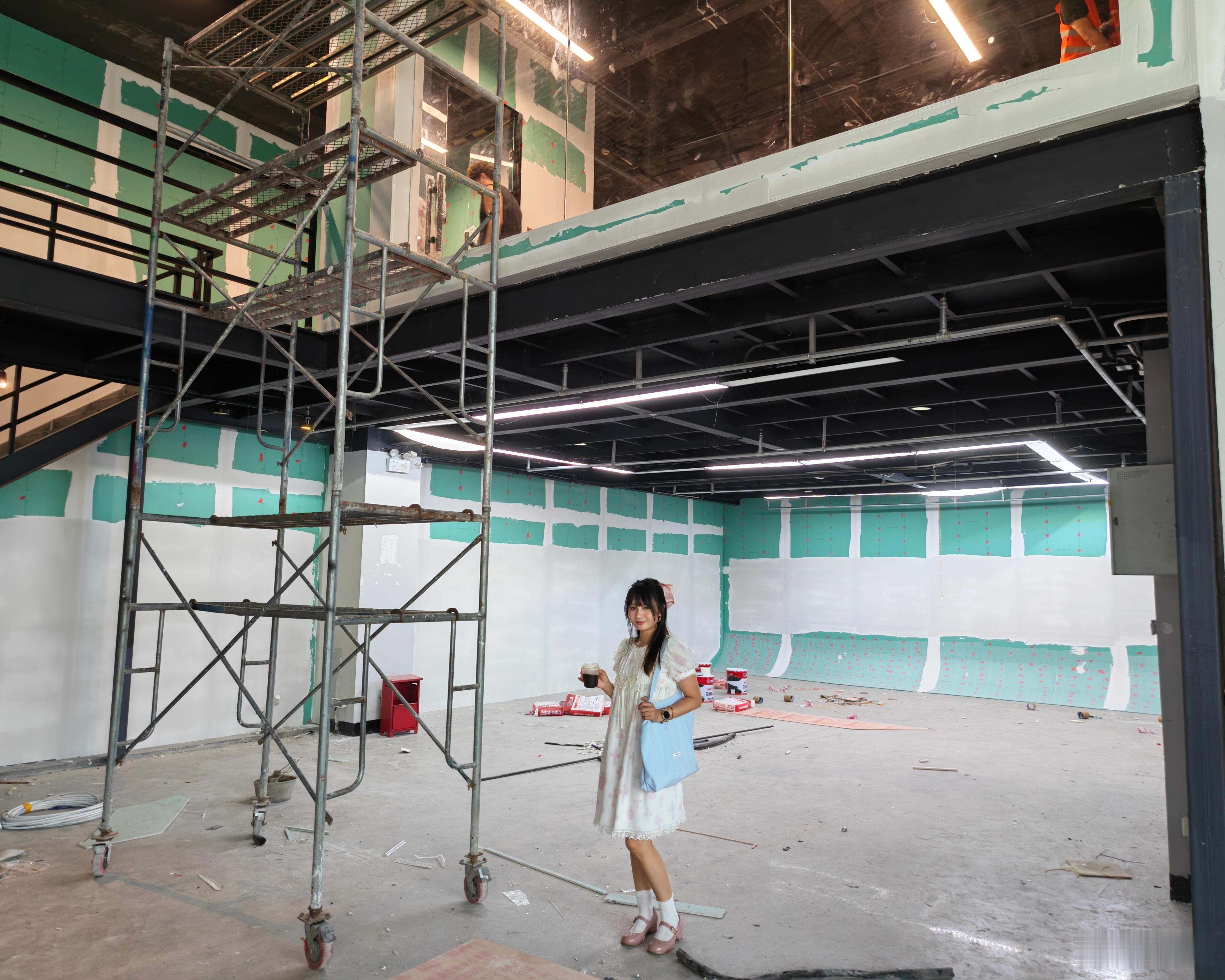 一格装修日记 工作室进度不错，今天开始刷墙了