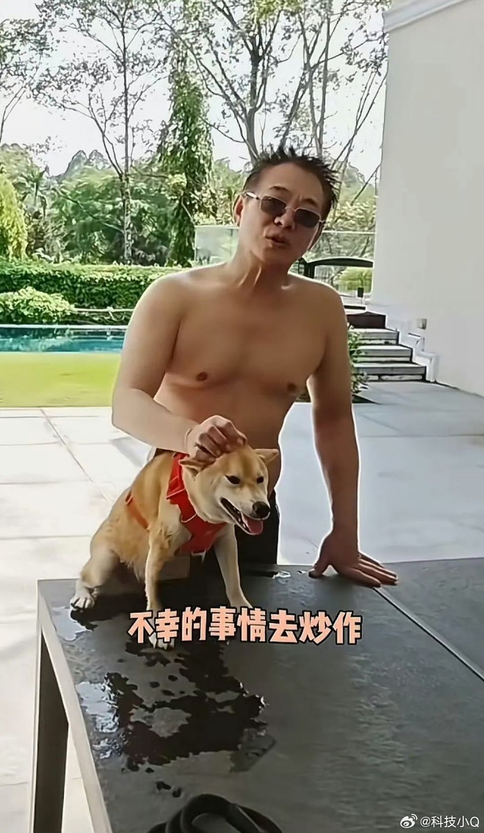 李连杰脱衣辟谣换心脏不得不说，60岁这个身材真的🐮 ​​​