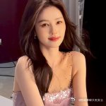 白鹿薰衣草公主白鹿薰衣草公主记录 白鹿拍摄花絮释出，薰衣草色裙子随风轻扬，记录下