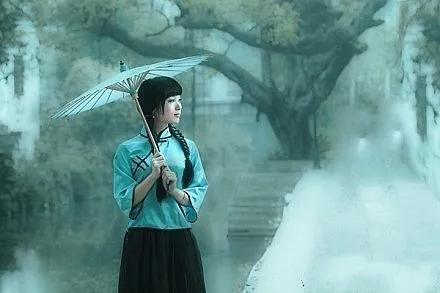 王铎：青岛中秋节遇雨
俗话说，八月十五云遮月，正月十五雪打灯。意思是，只要中秋时
