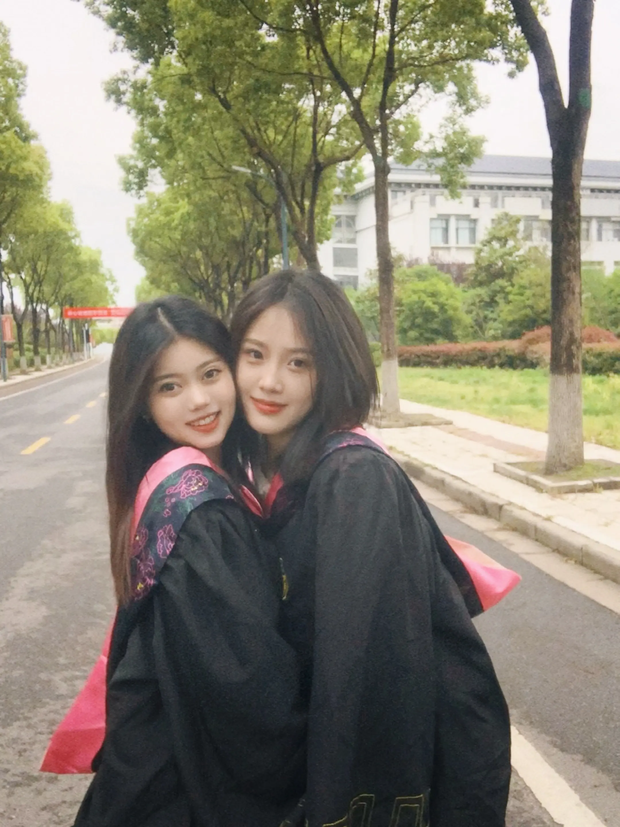 一不小心我们也成了多年挚友