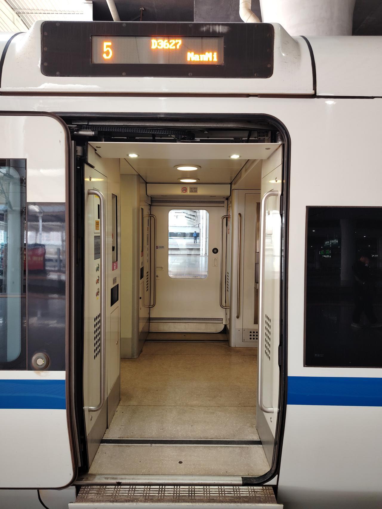 贵港现在算是一个拥有双高铁的城市了吗？目前过境贵港的高铁有南广高铁和南玉高铁，只