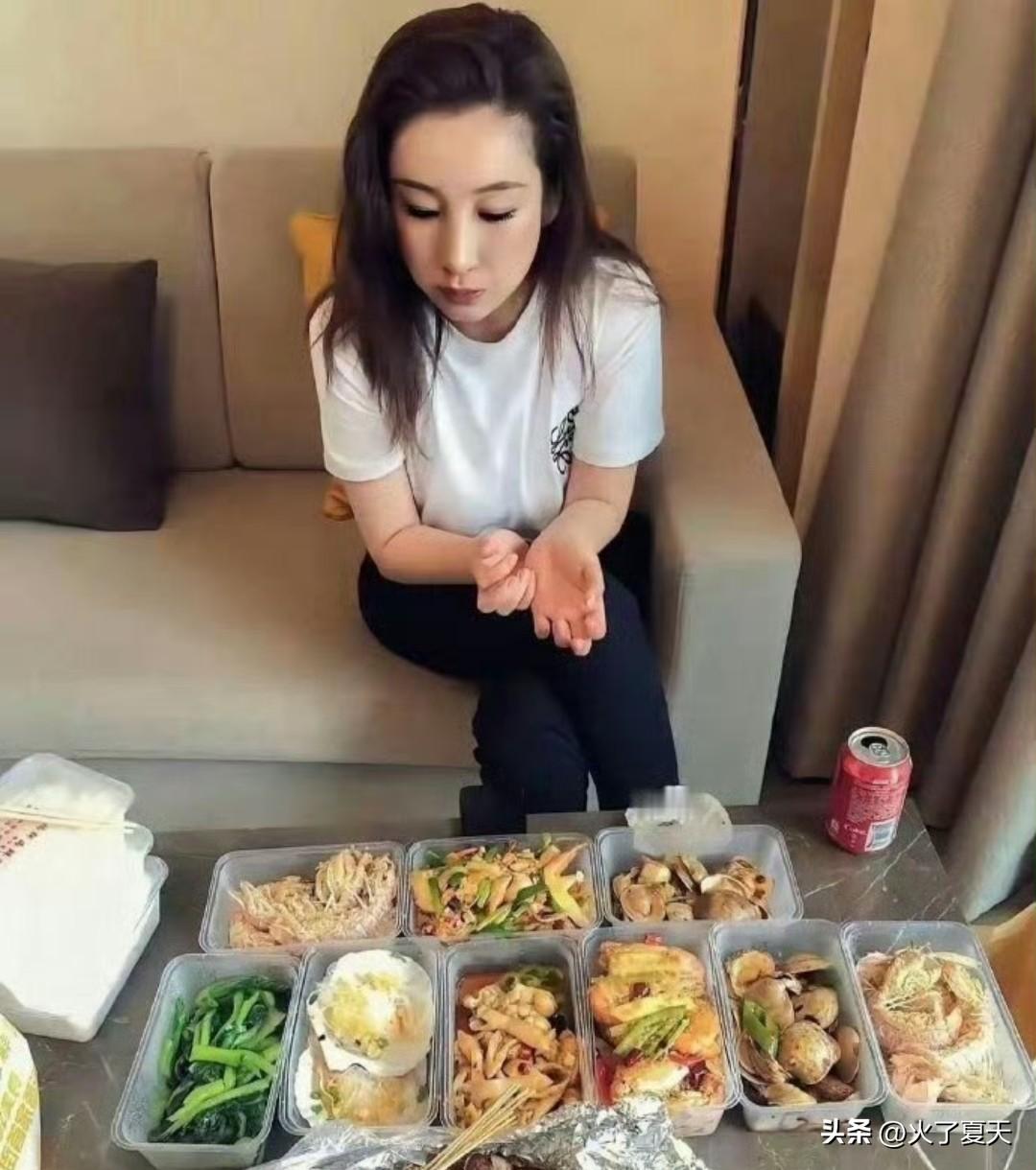 秦海路这顿饭顶我10天工资了吧 ​ ​​​