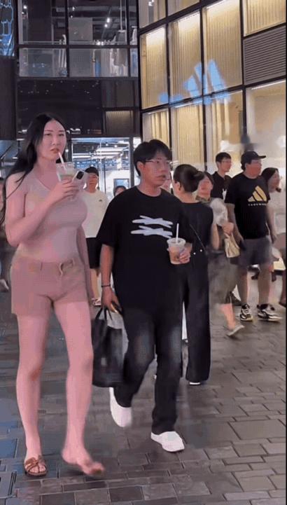 猜猜看，这一对到底是兄妹还是情侣？