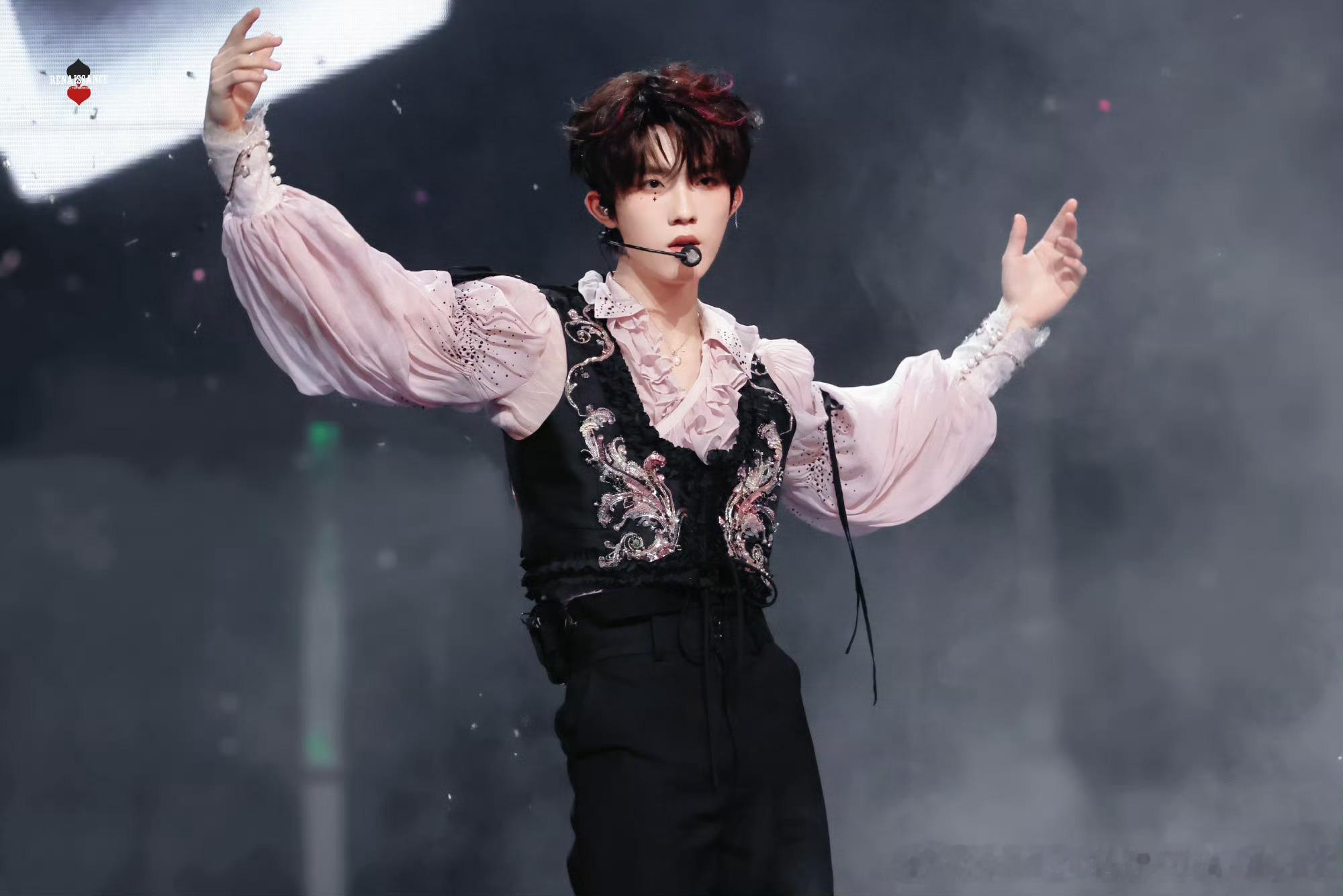 苏新皓连说了三遍最爱 他总是这样，不吝啬表达爱意。连说三遍最爱就像三次郑重的承诺