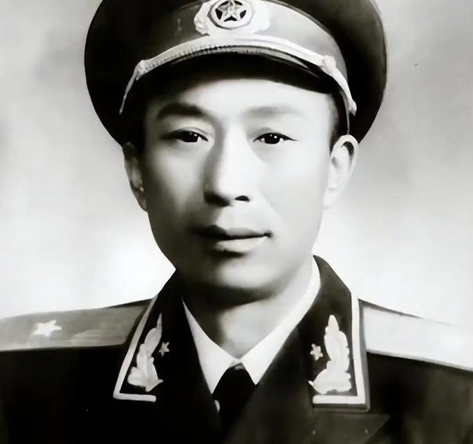 1950年，志愿军营长贾庭玉消灭几百敌人、抓了112名美国兵，打完仗全营领赏他却