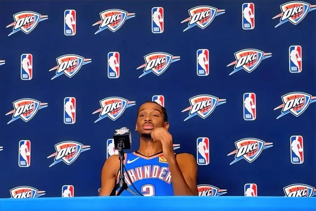 亚历山大：我心目中的NBA历史最佳首发阵容，是以下这五位球员！

控卫：阿伦-艾