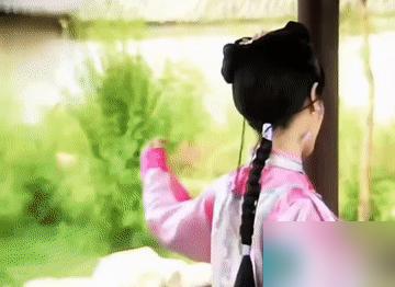 林心如当年“转圈惊艳苏有朋”？懂的都懂，那不过是事后加的滤镜。
 
当年哭戏挤不