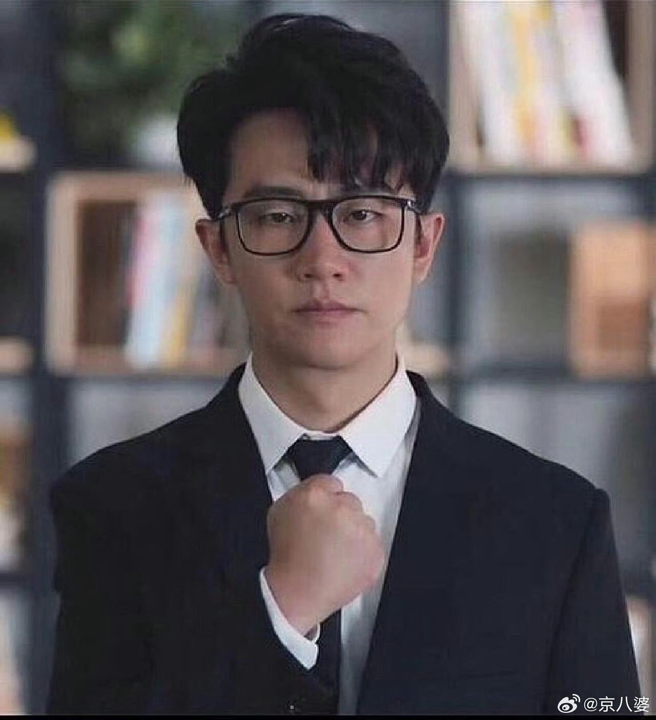 黄轩的手 此沙的脚 哈哈哈哈哈，这是谁想出来的梗…好期待黄轩和此沙下次见面的场景