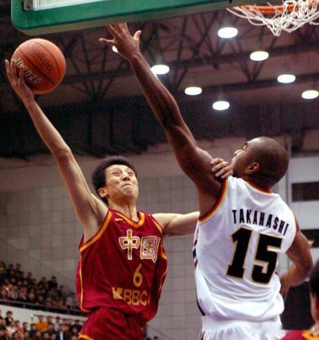 杨瀚森7分8篮板，从NBA归来后的国家队首秀让人想起了世预赛首个窗口期周琦低位硬