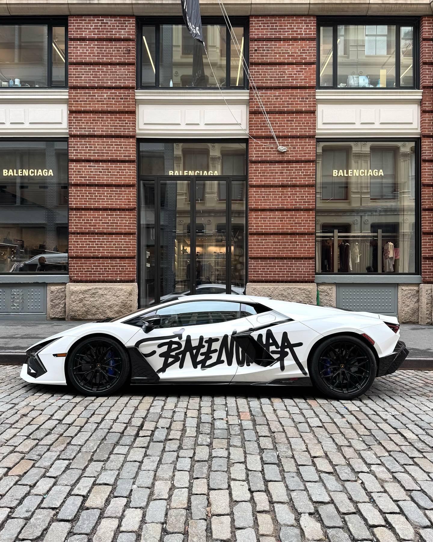 Lamborghini Revuelto.
