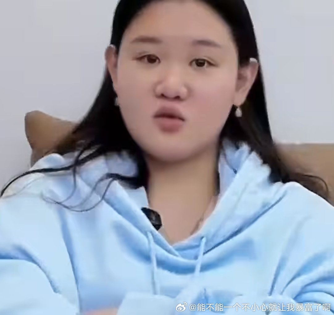 所以人长大为啥颜值降低小时候鼻子秀气、眼睛感觉挺大长大一下大蒜头鼻、眼睛也小了 
