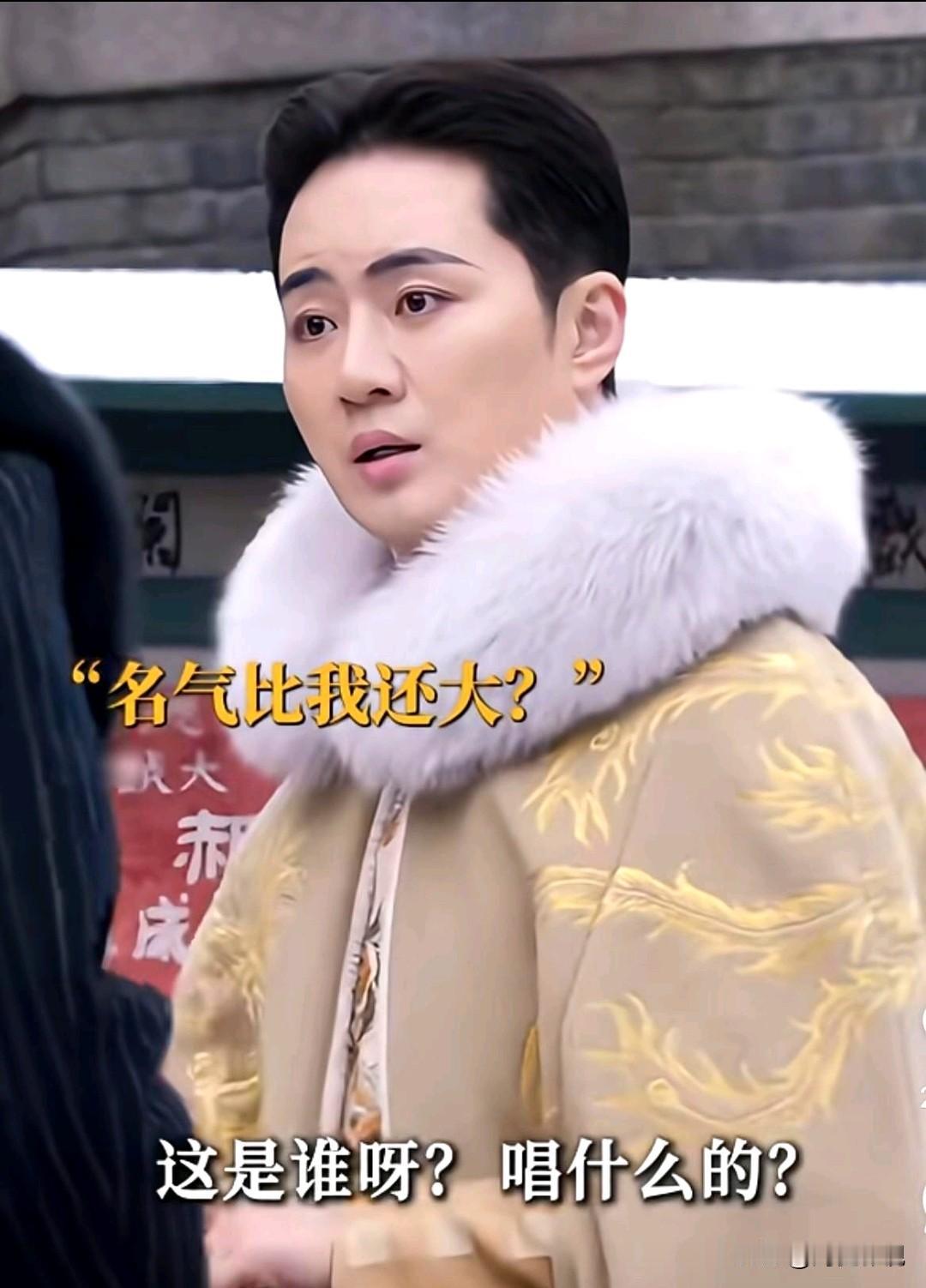 他唱的好，演的好，身材也好，声音还好听，就是不火，你说还奇怪？
他今年44岁，土