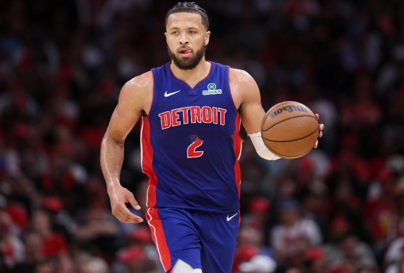 NBA常规赛，雷霆在主场以93-110的比分不敌雄鹿。随着雷霆苦吞塞季第14场失