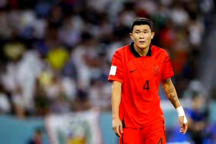 日本平南美二流球队巴拉圭，韩国0比5惨败巴西。
说明亚洲足球上限世界杯8强，日本