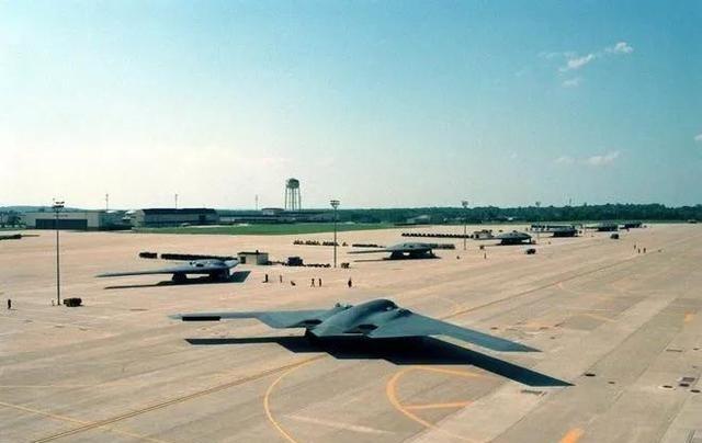 外媒曾宣称：B-21可自由进出中国，并随意轰炸，中国根本拦不住！

2010年代
