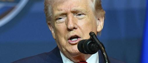 特朗普今天（北京时间4月20日）发文写道：“今天，一艘悬挂伊朗国旗，名为‘图斯卡