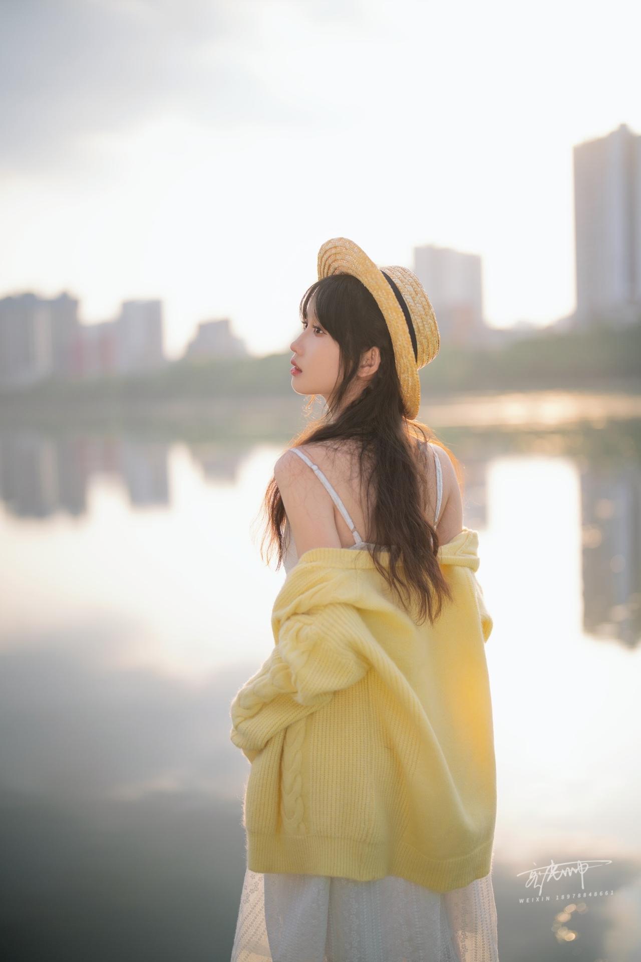 摄影/后期@摄影师容老师 
模特小姐姐@不是小黄 #拍照姿势 #少女写真 #南宁