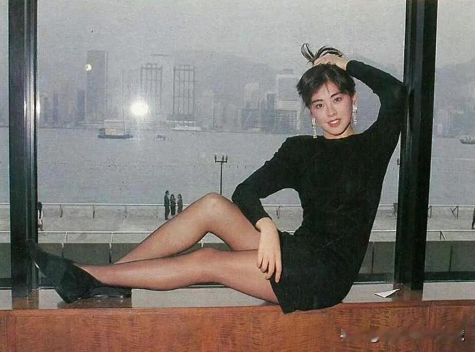 穿黑丝的王祖贤