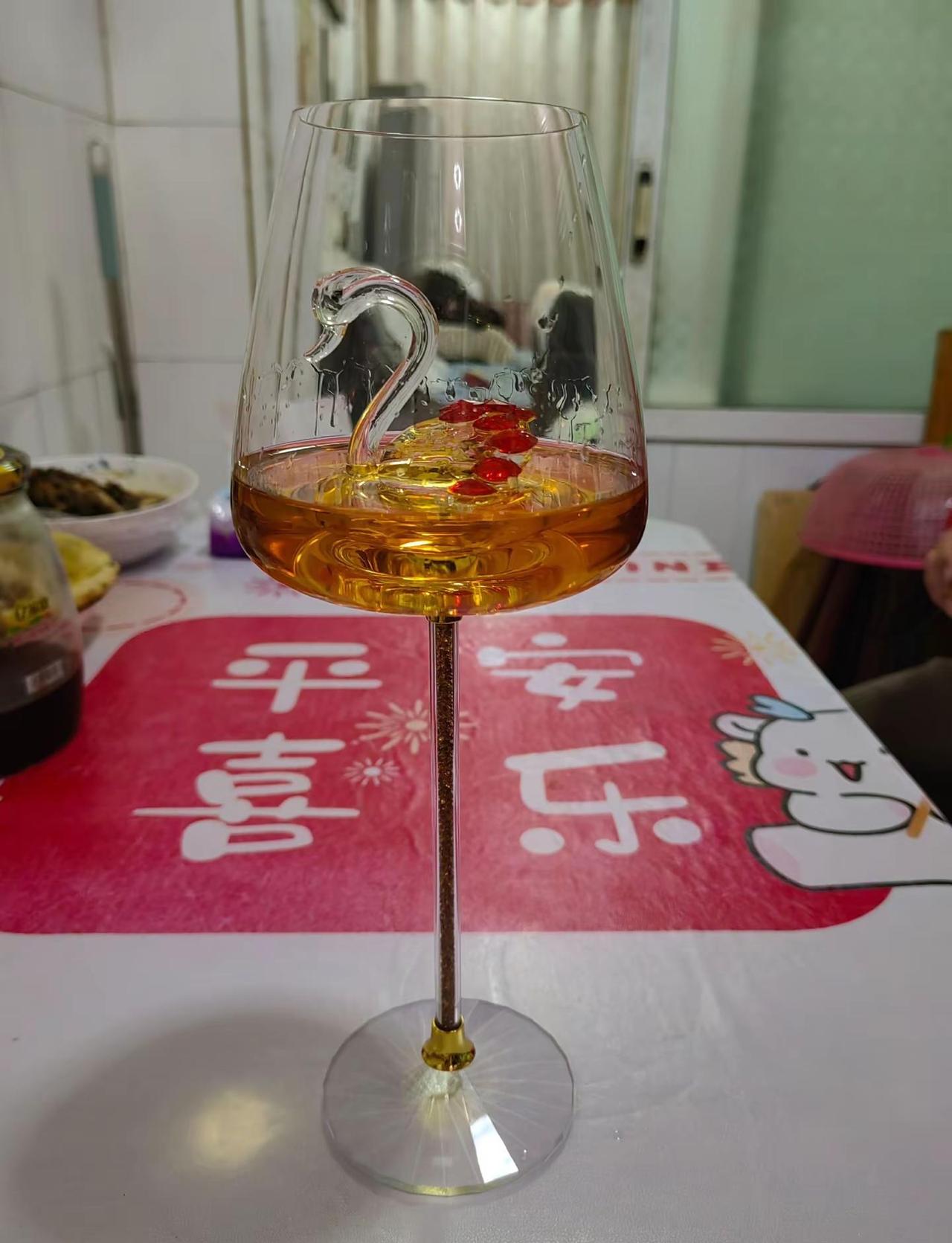 酒好不好喝？全看对面坐的是谁？真正的酒逢知己，从来不是桌上的菜多丰盛，而是对面坐