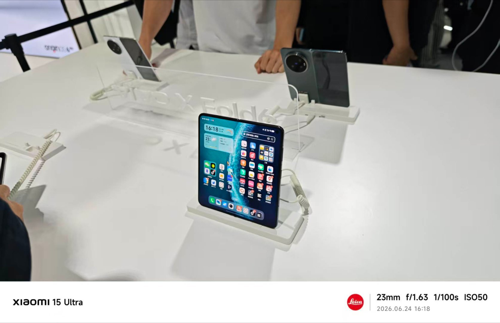 科技佳ZHJ vivo这次在MWC上海的展台，就是围绕折叠屏和专业影像这两个点，