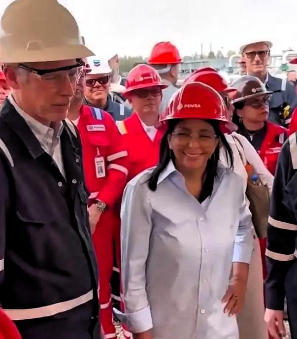 这哪是视察油田？这分明是“上门查水表”！罗德里格斯这波操作，直接把“卖国”写在了