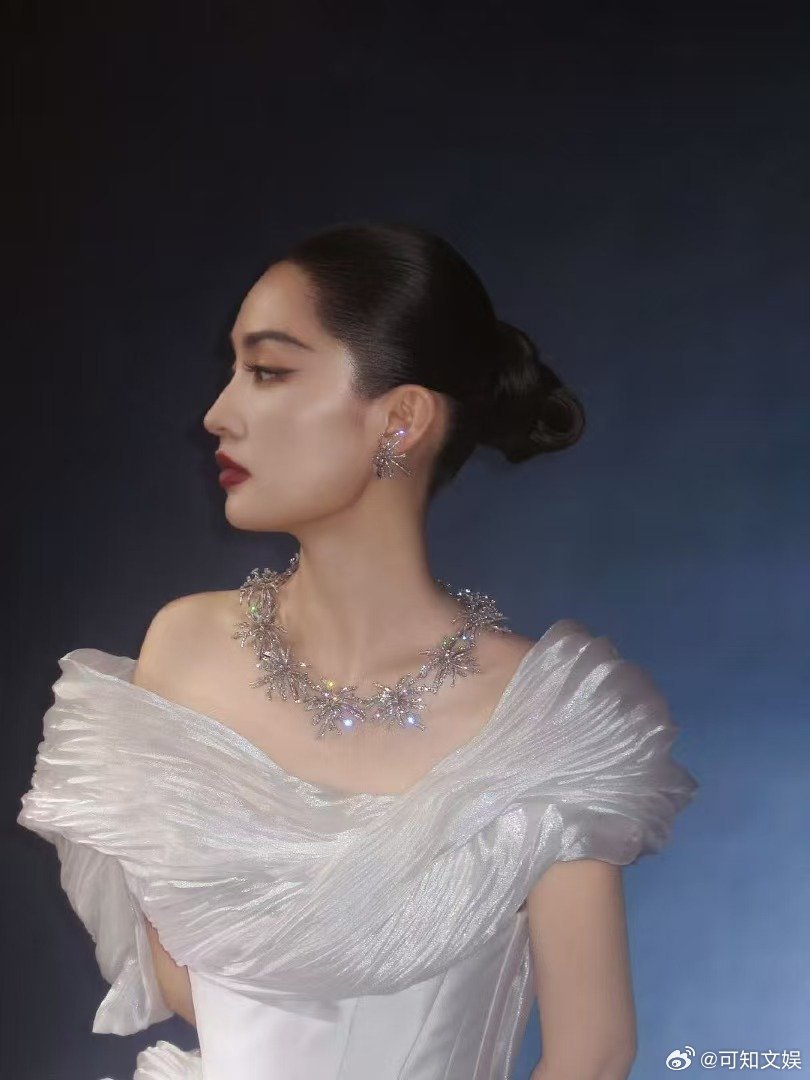 李沁黑天鹅与白天鹅李沁拍摄碎片李沁拍摄碎片，哇塞，[太开心][太开心][太开心]