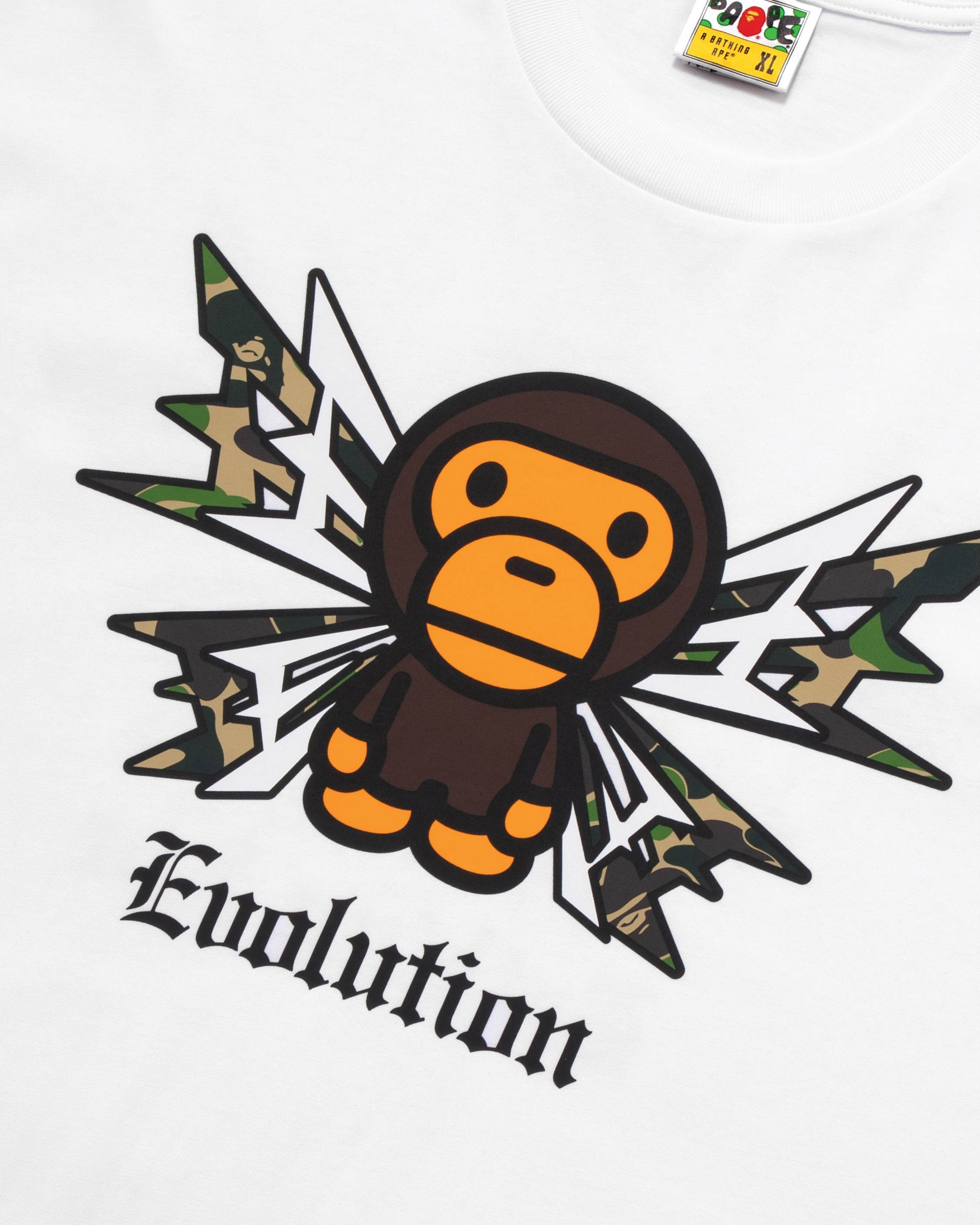 5月，BAPE®携手EVOLUTION于谢霆锋北京进化演唱会推出首个联名系列，发