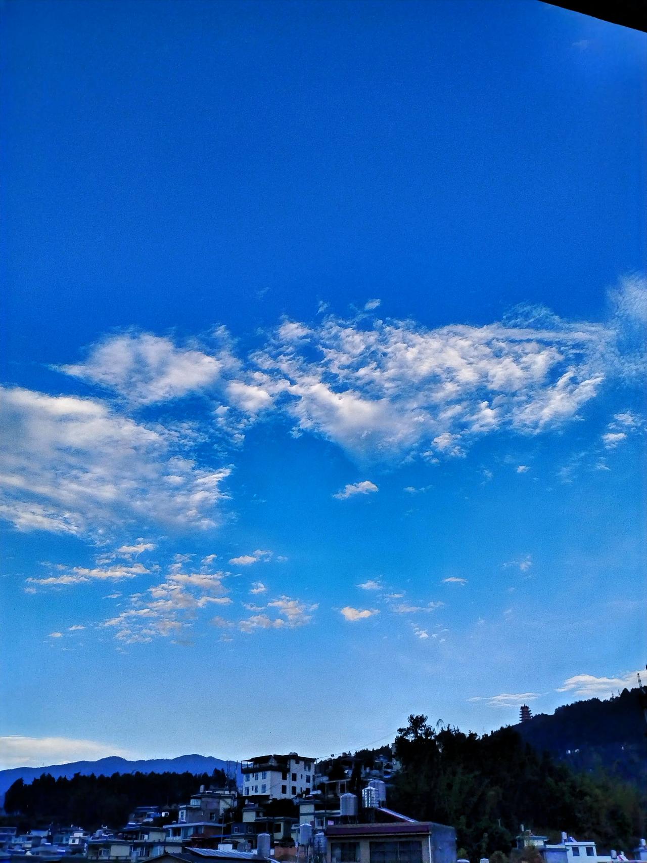 空山新雨，蓝天白云，舒服极了。