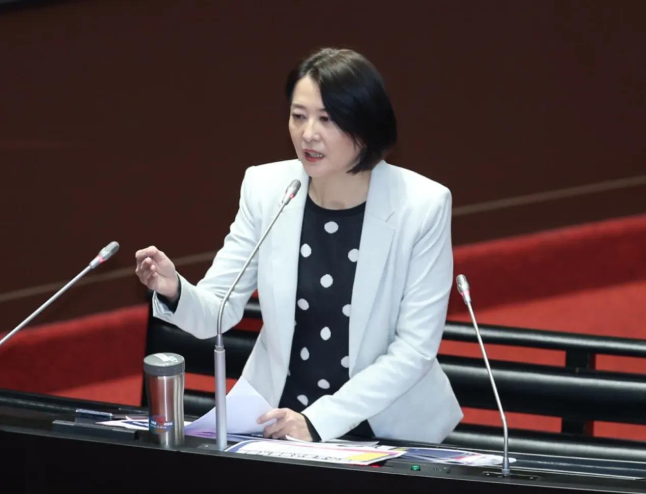民进党要征收“战争税”？王鸿薇批：若战争爆发，那还来得及收税？

近期，民进党当