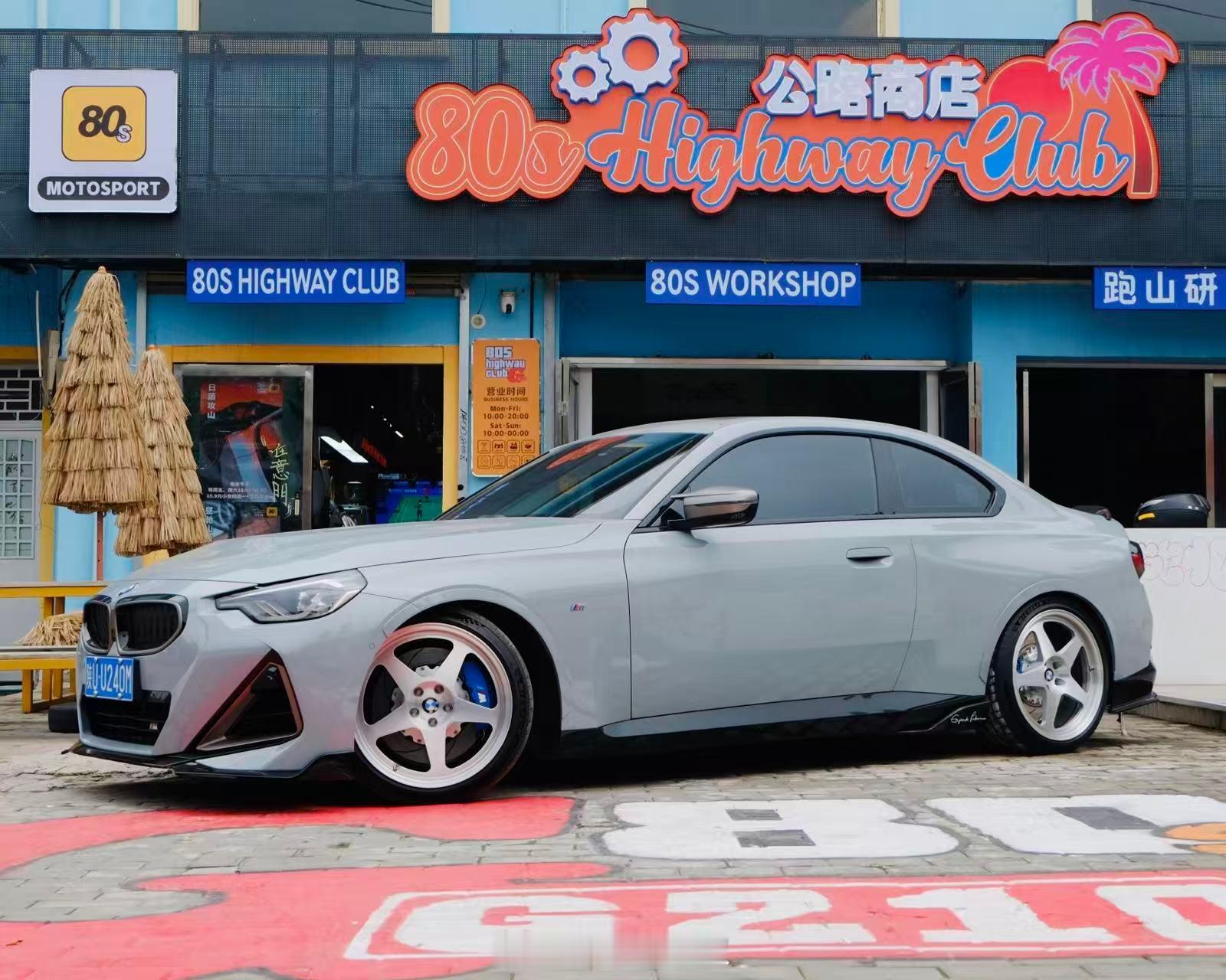 BMW M240打卡吃汉堡喝咖啡 车主说太便宜了 强烈要求涨价 这个请求我是第一