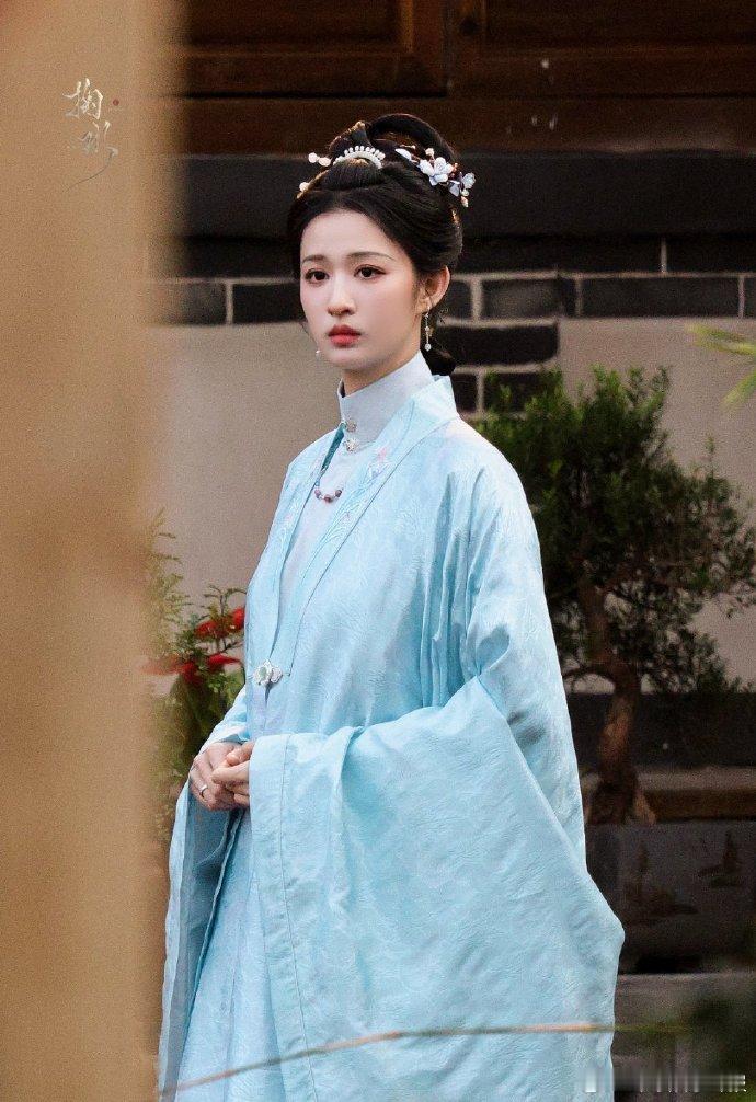 王楚然请剧组喝鸡汤冬夜 + 户外 + 鸡汤 = 王楚然的暖心暴击！《明月录》剧组