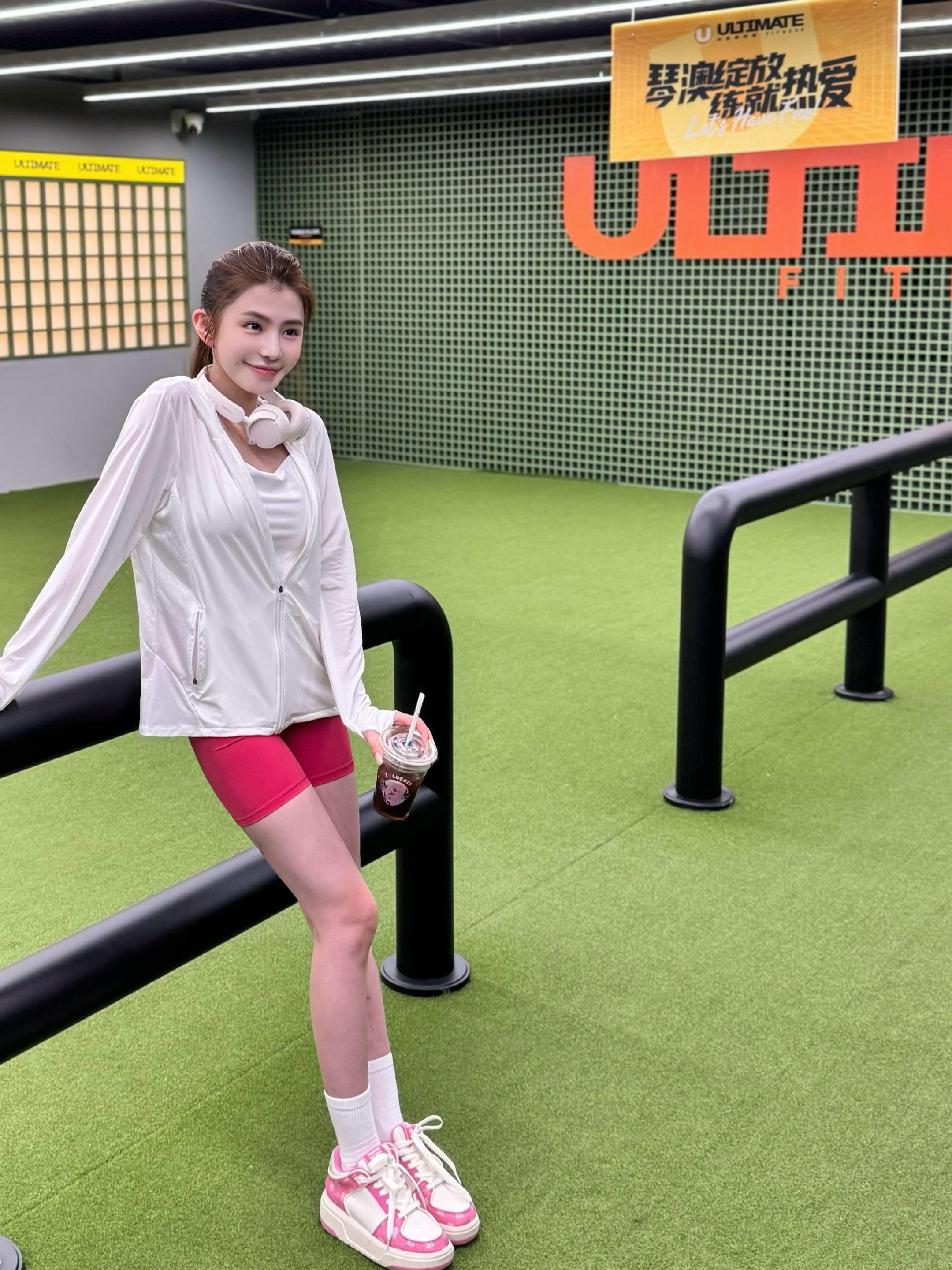 当然要销声匿迹啦 忙着瘦成一闪电呢。