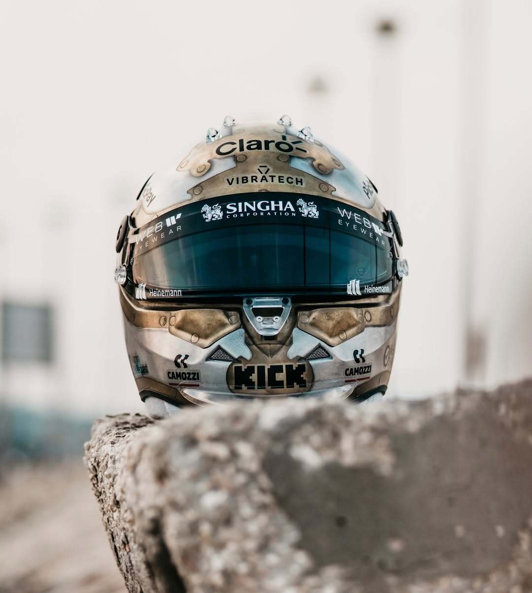 霍肯伯格即将迎来生涯第250场大奖赛，这是他本周特别款头盔15年250场赛事20