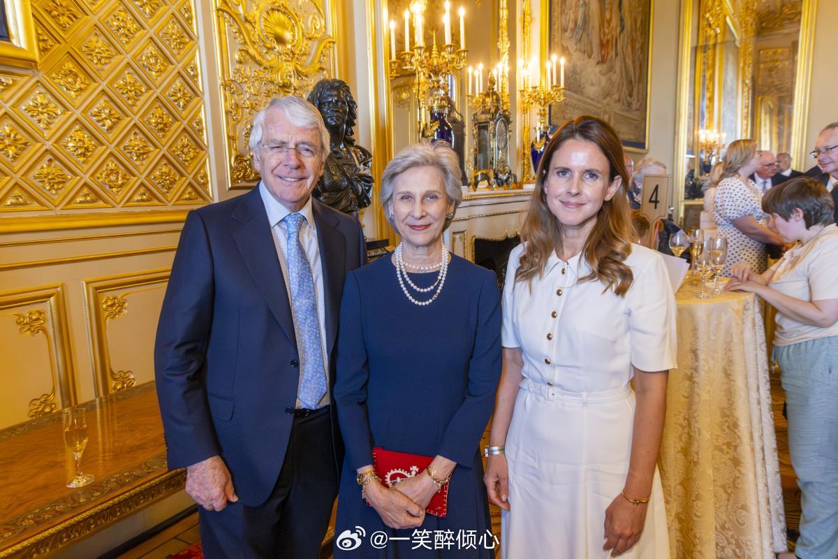 英国王室  2026年4月28日，格洛斯特公爵夫人比尔吉特在温莎城堡为慈善机构S