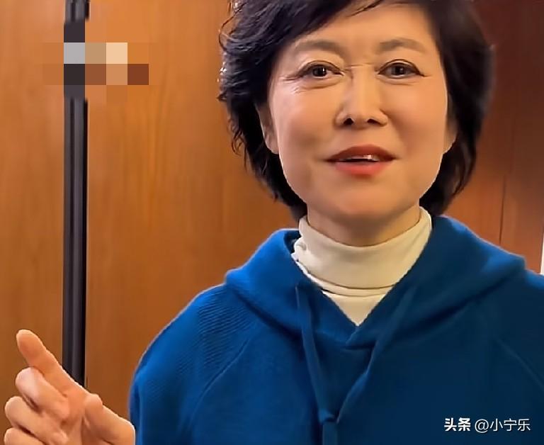 9月13日，倪萍得知敬一丹去世的消息后，正在阿勒泰拍摄的她，哭到浑身发抖，化好的