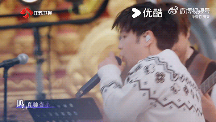 余佳运对的人余佳运《对的人》舞台，余式R&B的温柔感直接扑过来，现场氛围太到位了