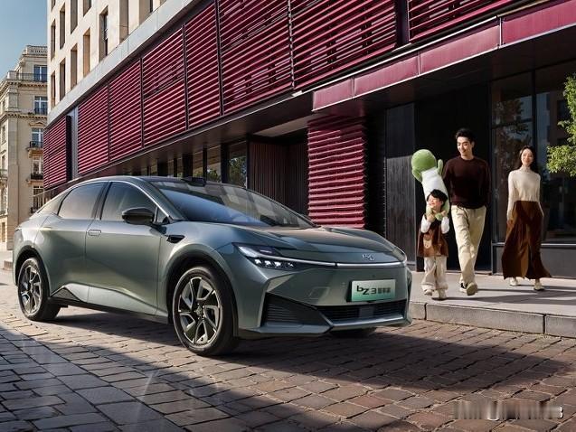 如果你想找一款既智能、又舒适、又有家的感觉的智能的电家轿，我来给大家推荐丰田首款